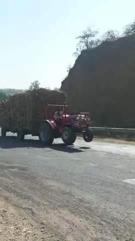 ग्राम बेलखेड़ी शेर नदी पर चढ़ता महिंद्रा अर्जुन नोवो 605 
#Mahindra #mahindranovo605 
#narsinghpur #gotegaon