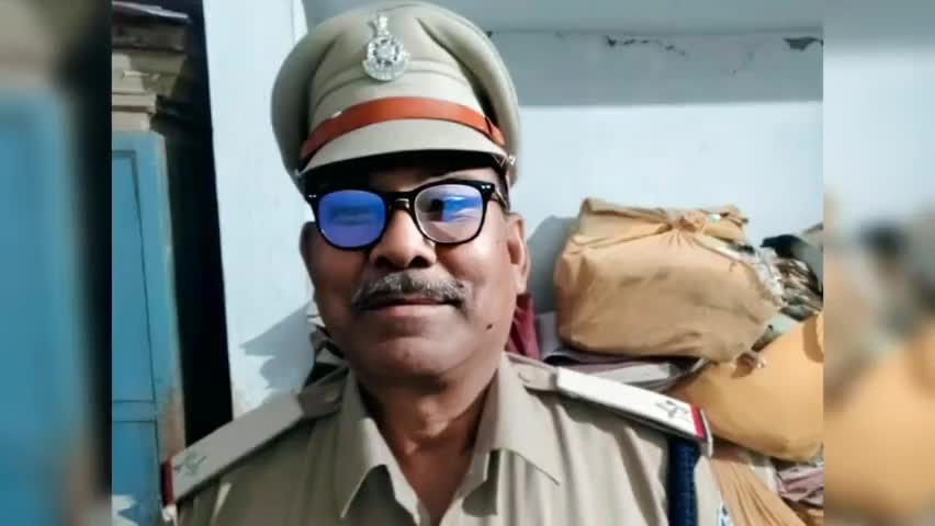 दतिया आरोपी के घर के बहार रिश्वत के नोट गिनतें पुलिसकर्मी,ASI महावीर शर्मा सहित तीन सस्पेंड
#datia #bjp #congress #bribe