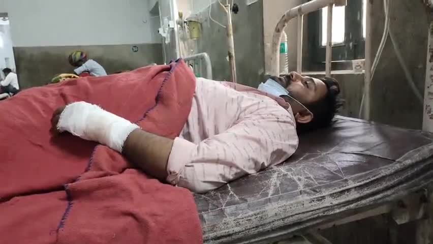 भीलवाड़ा: लेबर कॉलोनी में चाकू के हमले से युवक घायल, महात्मा गांधी अस्पताल में भर्ती #घायल #चाकूबाजी #अपराध