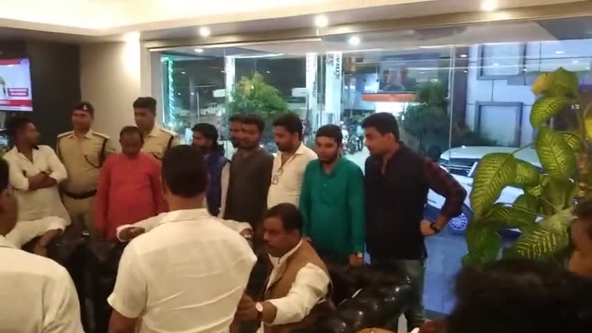 भागलपुर स्थिति होटल वैभव में जमुई लोकसभा सांसद श्री चिराग पासवान जी का स्वागत करते लोजपा कार्यकर्त्ता#रोहित#सिंह#जिलाध्यक्ष#लोजपा आईटी सेल मुंगेर