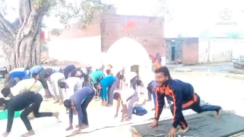 गुन्नौर: ग्राम मुकुटपुर मे युवा भारत पतंजलि योगपीठ हरिद्वार के सानिध्य में चल रहे निशुल्क #योग शिविर का आज दूसरा दिन। #yog