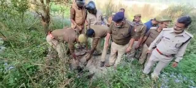 #कच्ची शराब के खिलाफ सीओ सिटी देवरिया के नेतृत्व में पुलिस की बड़ी कार्यवाही