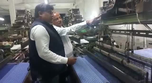 कपड़ा उद्योग की मुख्य मांग फ्लैट रेट पर बिजली मुहैया कराना है। समाजवादी पार्टी सरकार में पॉवरलूम को फ्लैट रेट पर बिजली मिलती थी जिसे भाजपा सरकार ने खत्म कर दिया था। हमारी माँग है कि फ्लैट रेट की व्यवस्था फिर से लागू की जाए। 
#Ganjdundwara