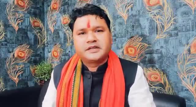 स्कूल/कॉलेज में हिजाब नहीं पहन सकते... कर्नाटक हाईकोर्ट का ऐतिहासिक फैसला 
#HijabRow 
#hijabjihad hindu army chief #HINDUARMYCHIEF 
कर्नाटक उच्च न्यायालय ने 25 फरवरी को मामले से जुड़ी स