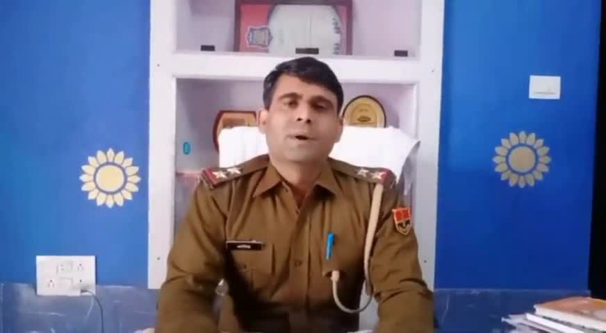 पुलिस ने लूट के मामले में फरार चल रहे एक आरोपी को महस्वा गांव के चौक से किया गिरफ्तार