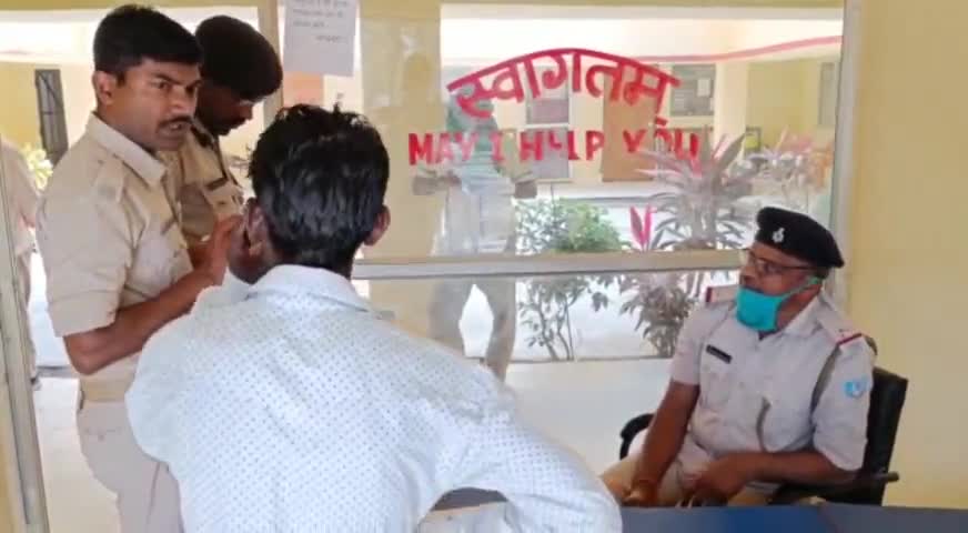 गढ़वा: गढ़वा शहर के दानरो नदी पुल के पास से मोटरसाइकिल की हुई चोरी,पीड़ित ने थाने में दर्ज कराई शिकायत#मोटरसाइकिल#चोरी