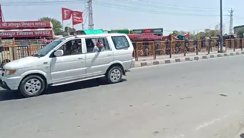 रणथंबोर दौरे के बाद टोंक होते हुए जयपुर के लिए रवाना माननीय राज्यपाल कलराज मिश्र
#राज्यपाल
#राजस्थान
#जयपुर
#टोंक #