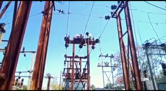 बमोरी: मेंटनेस के कारण दिनभर गुल रही क्षेत्र की बिजली, आमजनों को हुई परेशानी #electricity #rural #development #issue