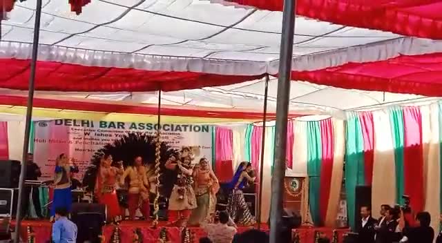 पार्लियामेंट स्ट्रीट: दिल्ली #बार एसोसिएशन ने तीस हजारी कोर्ट में मनाया होली मिलन समारोह।
