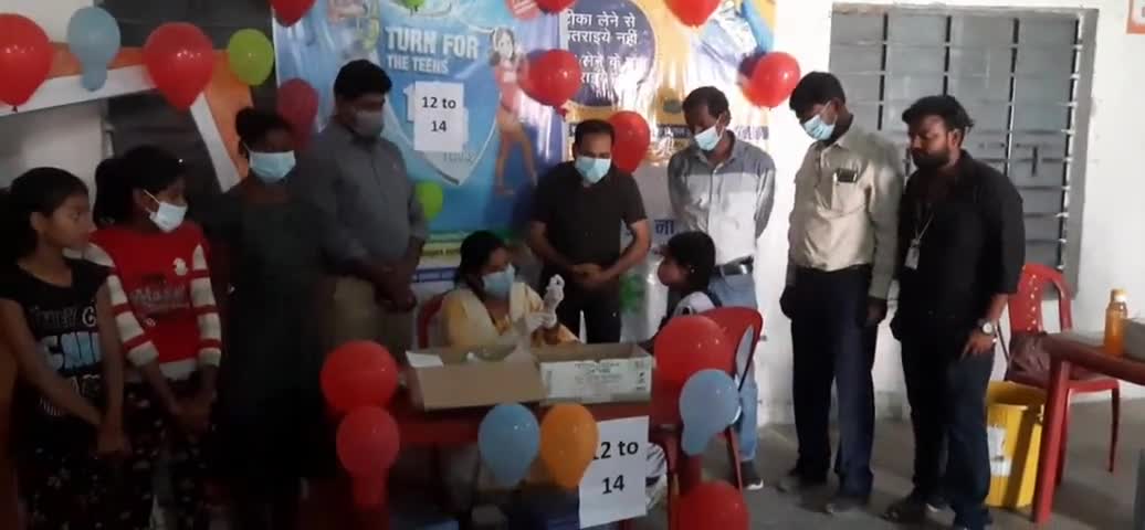 पूर्णिया पूर्व: पूर्णिया पूर्व मुख्यालय के मध्य विद्यालय में 12 से 14 वर्ष आयु वर्ग के बच्चों को लगाया गया कोरोना का टीका #टीकाकरण