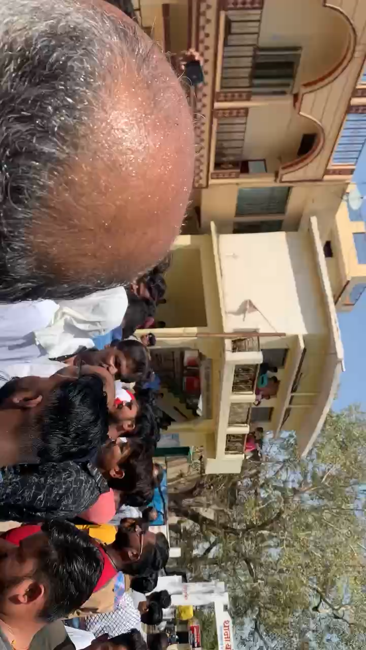जबलपुर: जबलपुर : बरेला के व्यापारी के साथ हुई मारपीट के विरोध मैं बंद रहा बरेला बाज़ार , आरोपियों की गिरफ़्तारी की माँग हुई तेज ।
#barela #prashant2310