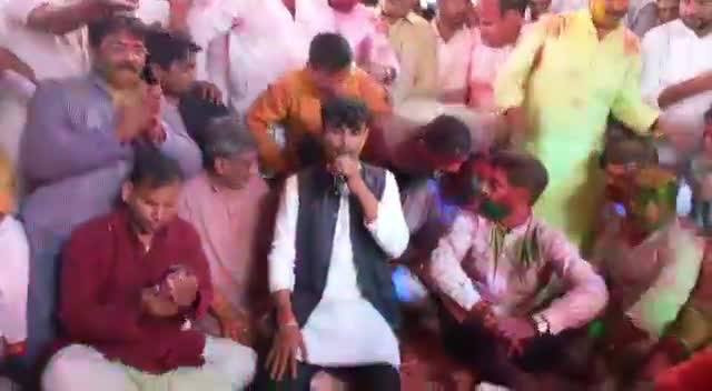पटना के कृष्णापुरी में #चिराग_पासवान ने जम कर खेले होली एवं देशवासियों को दिए होली की हार्दिक शुभकामनाएं