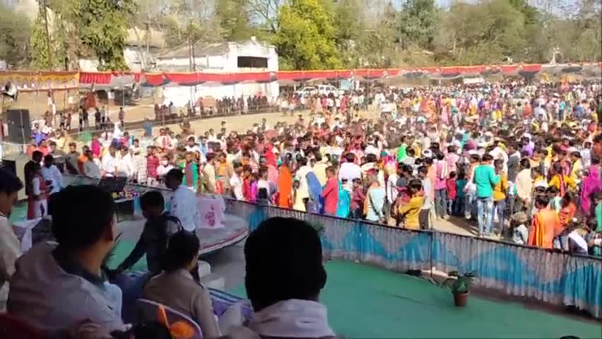 नेपानगर में भव्य भगोरिया उत्सव का आयोजन किया गया जिसमें हजारों की संख्या में आदिवासी समुदाय उपस्थित रहे #भगोरिया #नेपा