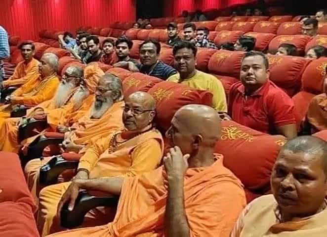 अब सोचिए... जो न कभी गए...न जाने का सोचे होंगे...वो भी #थियेटर में है. ..

#सच सिर चढ़ के बोल रहा है.... 

#TheKashmirFiles #जय_जय_श्रीराम🙏🚩