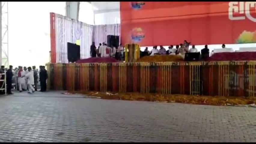 सैफई: #सैफई महोत्सव पंडाल में आज खेली जाएगी फूलों की होली मुलायम परिवार एक साथ मंच पर आएगा नजर तैयारियां हुई पूरी।