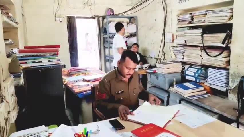 मुंगावली: NH346A पर बोलेरो पिकअप वाहन ने मारी मोटरसाइकिल को टक्कर,मोटरसाइकिल सवार दो युवक हुए घायल#Accidant
