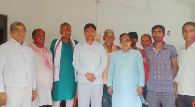 #भाजपा_बिहार प्रदेश कार्यसमिति सदस्य #किसान_मोर्चा #हरेश_कुमार_सिंह ने आवास पर मनाया रंगोत्सव। सभी को दी होली की बधाई