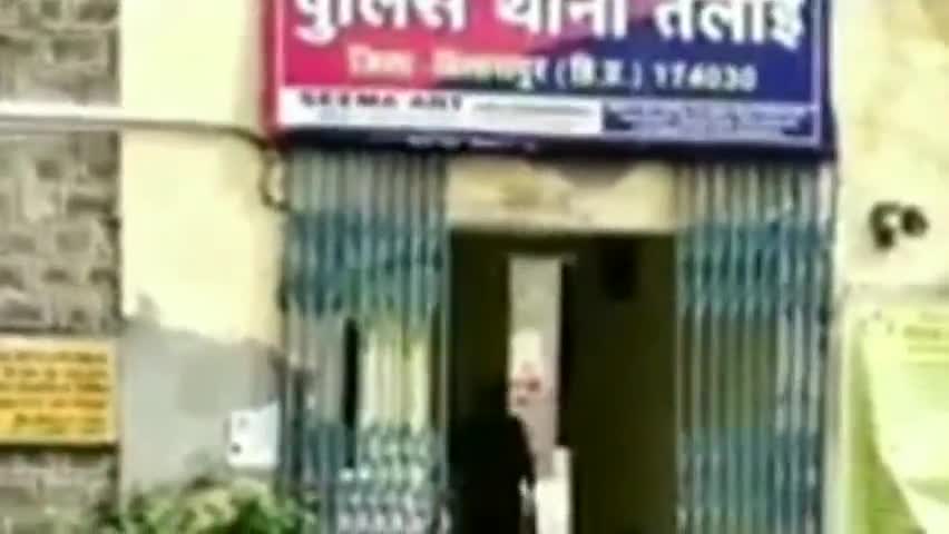 कलोल: ढोलग में खोखे को लेकर बवाल, दबंगों ने की शख्स की पिटाई पीड़ित बोला–शराब पीकर डंडे और रॉड से पीटा
#Kalol #Crime