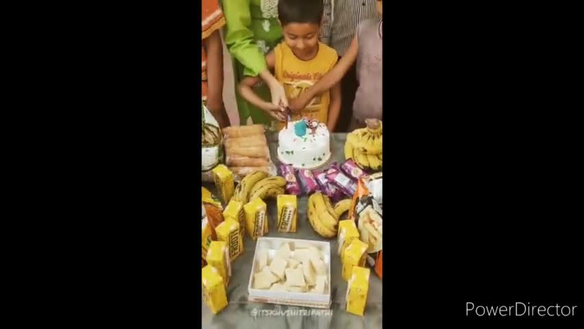 सोहावल-खुशी त्रिपाठी जी ने #सामाजिक_सेवा_भाव_संस्थान के बैनर तले दिव्यांगों के साथ मनाई होली और बच्चो को उपहार भेट किया