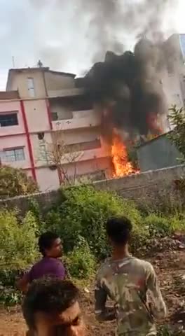 प्लाई सेंटर में लगी आग ,लाखों का हुआ नुकसान #news18 #khabarlive #maharajaganj