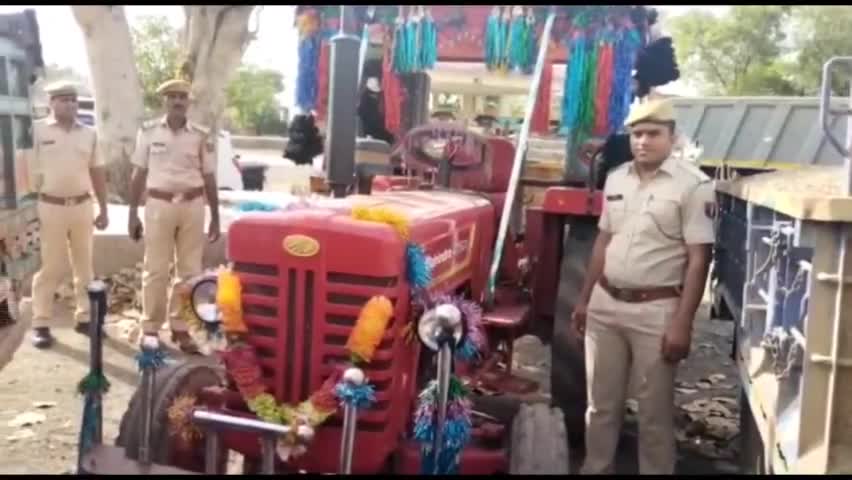 केशोरायपाटन: देईखेड़ा पुलिस ने अवैध बजरी खनन कर परिवहन करते एक ट्रैक्टर-ट्राॅली को किया जब्त, चालक गिरफ्तार #अवैध_खनन