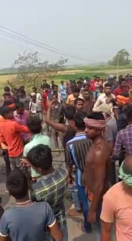 #खौफनाक
#बीड़ी_चौक से #मदनपुर वाला #सड़क_मार्ग जाने की क्रम में
#तरौना के एक  #युवक_को_पीटकर_मौत के घाट उतार दिया और मौत