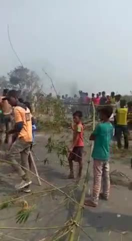 #खौफनाक
#बीड़ी_चौक से #मदनपुर वाला #सड़क_मार्ग जाने की क्रम में
#तरौना के एक  #युवक_को_पीटकर_मौत के घाट उतार दिया