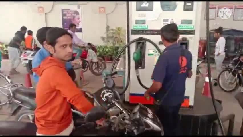 भिवानी: जिले में 4 महीने के बाद पेट्रोल डीजल की कीमतों के बढ़ने पर शहरवासियों ने कहा- महंगाई ने तोड़ी कमर #पेट्रोल #डीजल