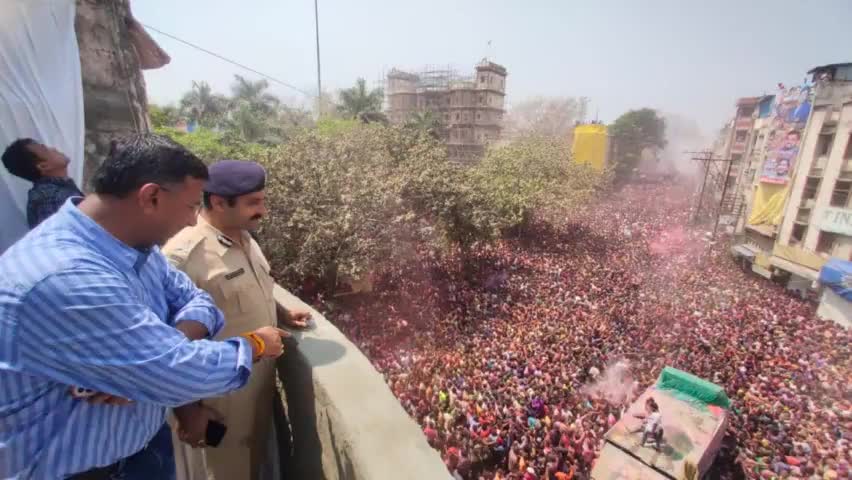 #पुलिस #आयुक्त और कलेक्टर इंदौर की गेर पर नज़र रखते हुए.#indore961
