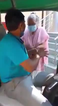 राजस्थान सरकार ने “थे कश्मीर फ़ाइल्ज़” पर लगाई रोक।

अब देखो एक हिंदू ऑटो ड्राइवर को जो लोगों को फ़िल्म दिखाने के लिए फ़्री में ले जा रहे है॥

नमन आपकी हिंदू भावना पर #kashmirfiles