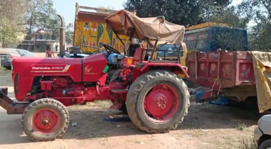 गढ़वा: शहर के सुखबना से गढ़वा SDM ने अवैध बालू लदे ट्रैक्टर को किया जब्त #बालू