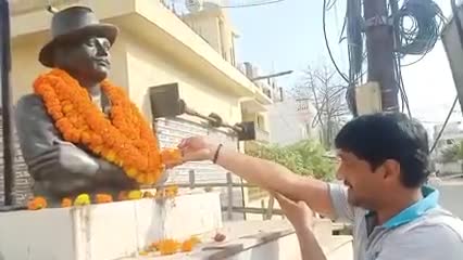 #शहीद_दिवस पर भगत सिंह जी की प्रतिमा पर पुष्पांजलि कर नमन किया।
