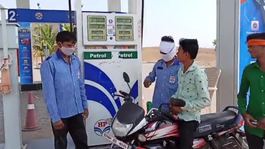 पाटी: पेट्रोल,डीजल व गैस सिलेंडर के बढ़ते दामों पर पाटी में नागरिक व कांग्रेस कार्यकर्ता से पब्लिक एप नेकी चर्चा #पेट्रोल_डीज़ल
