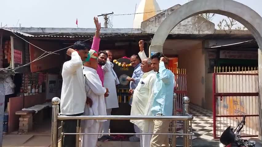 देश की आजादी के लिए अपना सर्वस्व न्योछावर करने वाले अमर बलिदानी भगत सिंह जी, सुखदेव जी एवं राजगुरु जी के शहीदी दिवस पर शत्-शत् नमन।
आपका बलिदान सदैव हम सभी को राष्ट्र सेवा के लिए प्रेरित करता रहेगा। 
#शहीद_दिवस