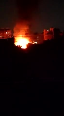patna: अभी अभी पाटलिपुत्रा स्टेशन के बगल वाले मकान में ट्रांसफार्मर के कारण लगी भीष्ण आग। #csnnews