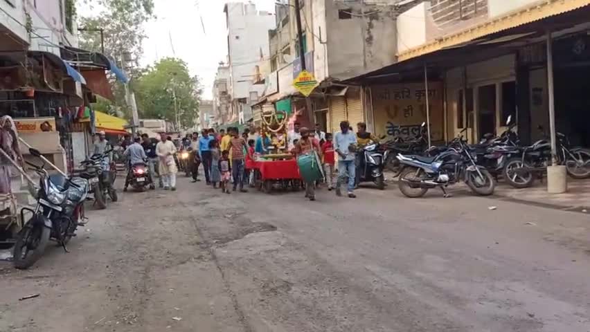 रंग पंचमी के पावन पर्व पर राठौर समाज द्वारा श्री कृष्ण भगवान को पार्टी में बैठा कर नगर भ्रमण करवाया गया

#जय_श्री_कृष्ण