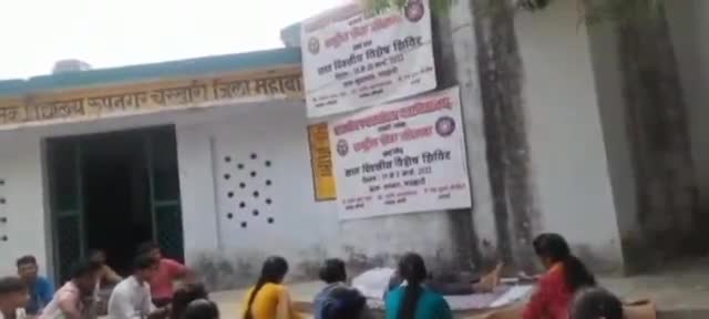 राजकीय स्नातकोत्तर महाविद्यालय चरखारी #राष्ट्रीय_सेवा_योजना के सात दिवसीय शिविर के #छठवें_दिन स्वयंसेवकों ने दैनिक कार्य, योग, प्रार्थना स्वल्पाहार के पश्चात रूपनगर में श्रमदान कर लोगों को स्वच्छता के प्रति जागरूक किय, बेटी बचाओ बेटी पढ़ाओ