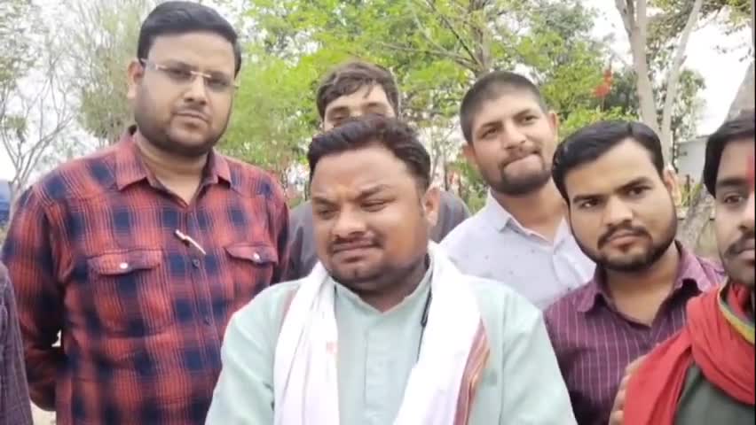 सिमरिया: गडकरी के अमेरिका जैसी सड़कें बनाने वाले बयान पर भाजयुमो जिलाध्यक्ष भास्कर पांडे ने दी प्रतिक्रिया #भारतीय_सड़कें