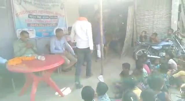 #Salmari आरडीएस कॉलेज सलमारी में एनएसएस आधे घंटे में होगा समाप्त छात्राओं ने छात्रों में पीयू एनएसएस पदाधिकारी से की शिकायत कहां शिविर के नाम पर कोरम पूरा किया गया