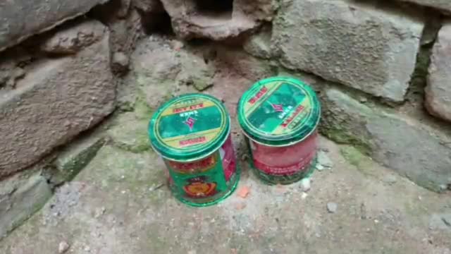 जगदीशपुर: नाथनगर स्थित खंडहरनुमा परती जमीन पर जर्दा डब्बा वाला संदिग्ध बम बरामद किया, सूचना पर इलाके के लोगों में मचा हड़कंप