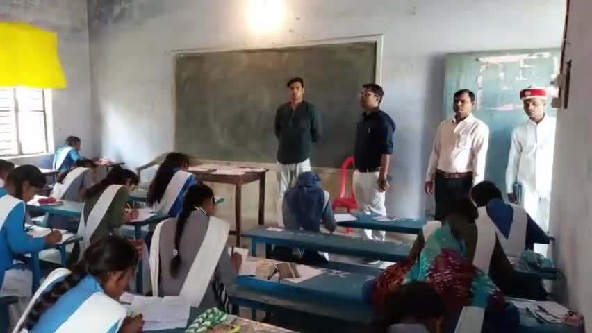 ज़मानिया: एसडीएम जमानियां ने यूपी बोर्ड के परीक्षा केंद्र राजकीय बालिका इंटर कॉलेज का किया औचक निरीक्षण #यूपी_बोर्ड