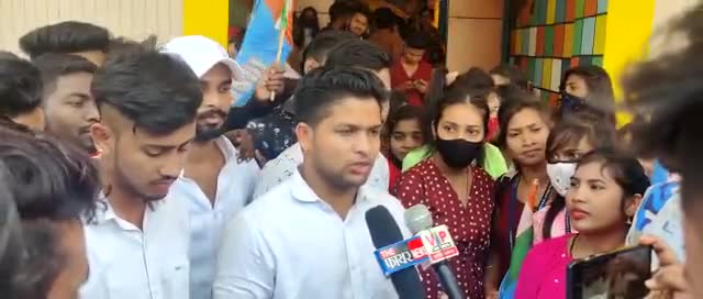 कवर्धा: #OnlineExam
जिला NSUI के द्वारा ऑनलाइन एग्जाम की मांग को लेकर जिले के तमाम महाविद्यालयो में कुलसचिव के नाम सौपा ज्ञापन..