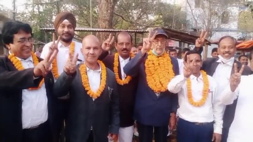 पाकुड :- #जिला_बार_एसोसिएशन का #चुनाव_संपन्न #मोहिउद्दीन बने पुनः #अध्यक्ष व दीपक ओझा #सचिव