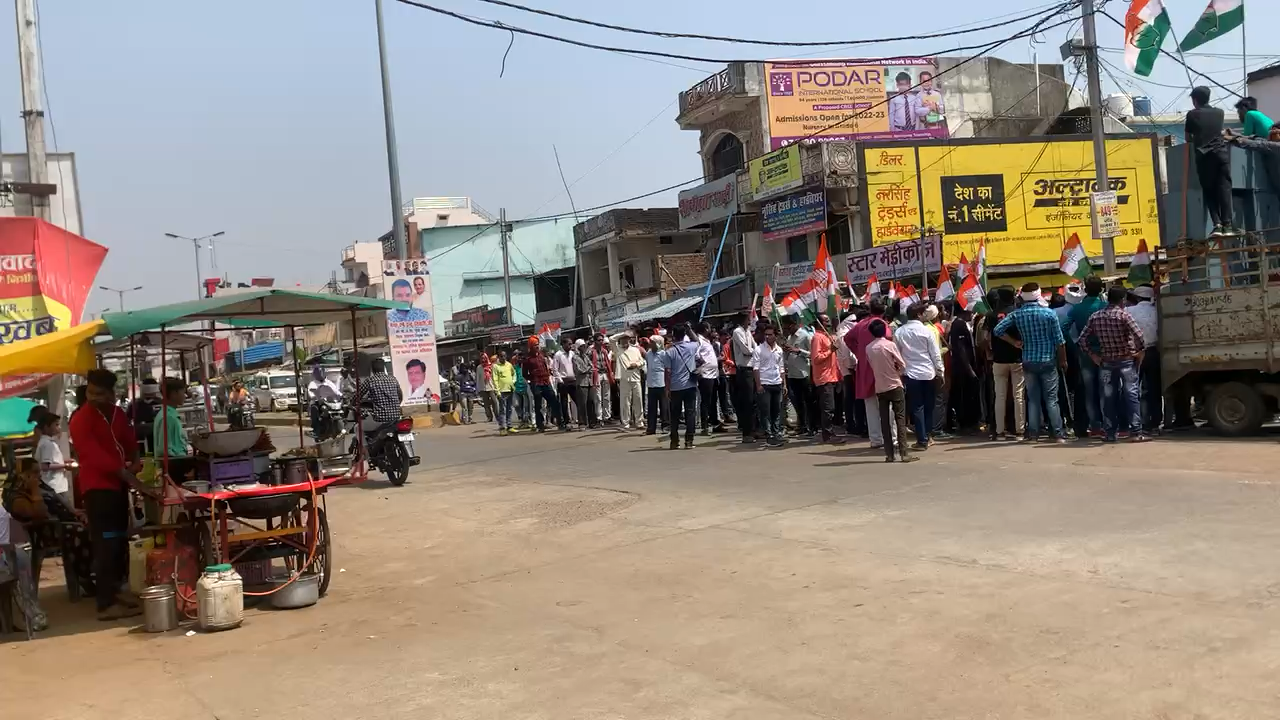 पनागर: जबलपुरः बरेला मै निकली कांग्रेष पार्टी की रेली ( पंजा 🖐 ) बरेला थाने के सामने का विडीओ #jabalpur #barela