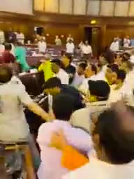#पश्चिम बंगाल #विधानसभा में #हाथापाई!
#BJP_VS_TMC