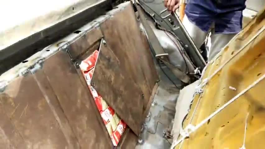 बैसि: दालकोला चेक पोस्ट पर कार के तहखाना से शराब बरामद कार पर सवार तीन व्यक्ति को उत्पाद विभाग ने किया गिरफ्तार #शराब_तस्करी