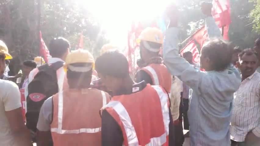 पतरातू: 28 और 29 मार्च को बंदी को लेकर Ntpc को जाम किया #NTPC #patratu #pvunl