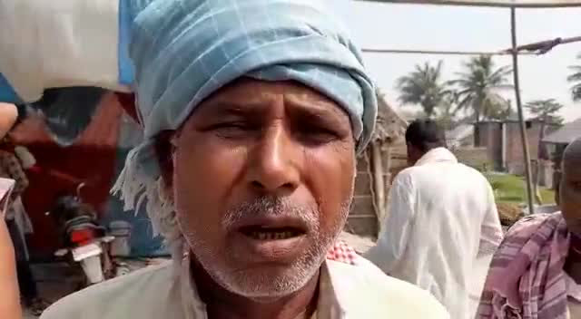 मुखिया पति व पुत्र को केश में नामजद करने पर ग्रामीणों ने किया प्रदर्शन।#Nirmali#supaulbihar