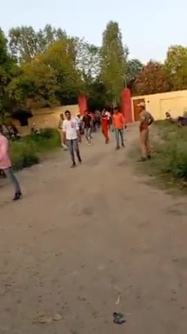 बुंदेलखंड विश्वविद्यालय की आज से परीक्षा प्रारंभ हुई बच्चो परीक्षा देते नज़र आय 
#jalaunnews #gohananews