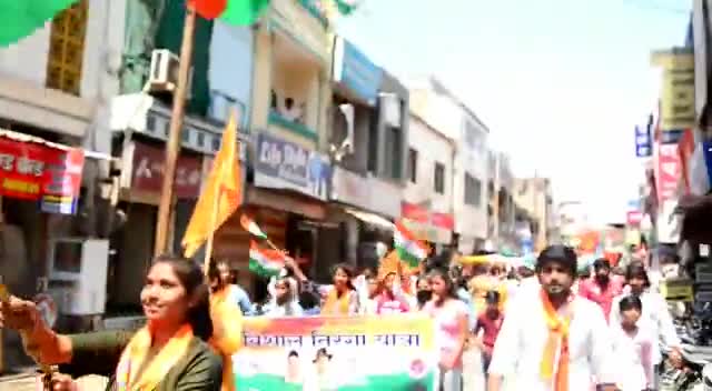 अभाविप मालवा प्रांत में रतलाम जिला की जावरा इकाई के कार्यकर्ताओं ने स्वाधीनता के अमृत महोत्सव के निमित्त 75 फ़ीट लम्बे तिरंगे के साथ रैली का आयोजन कर स्वाधीनता सेनानियों को नमन किया।

#ABVPTirangaRally #ABVP
